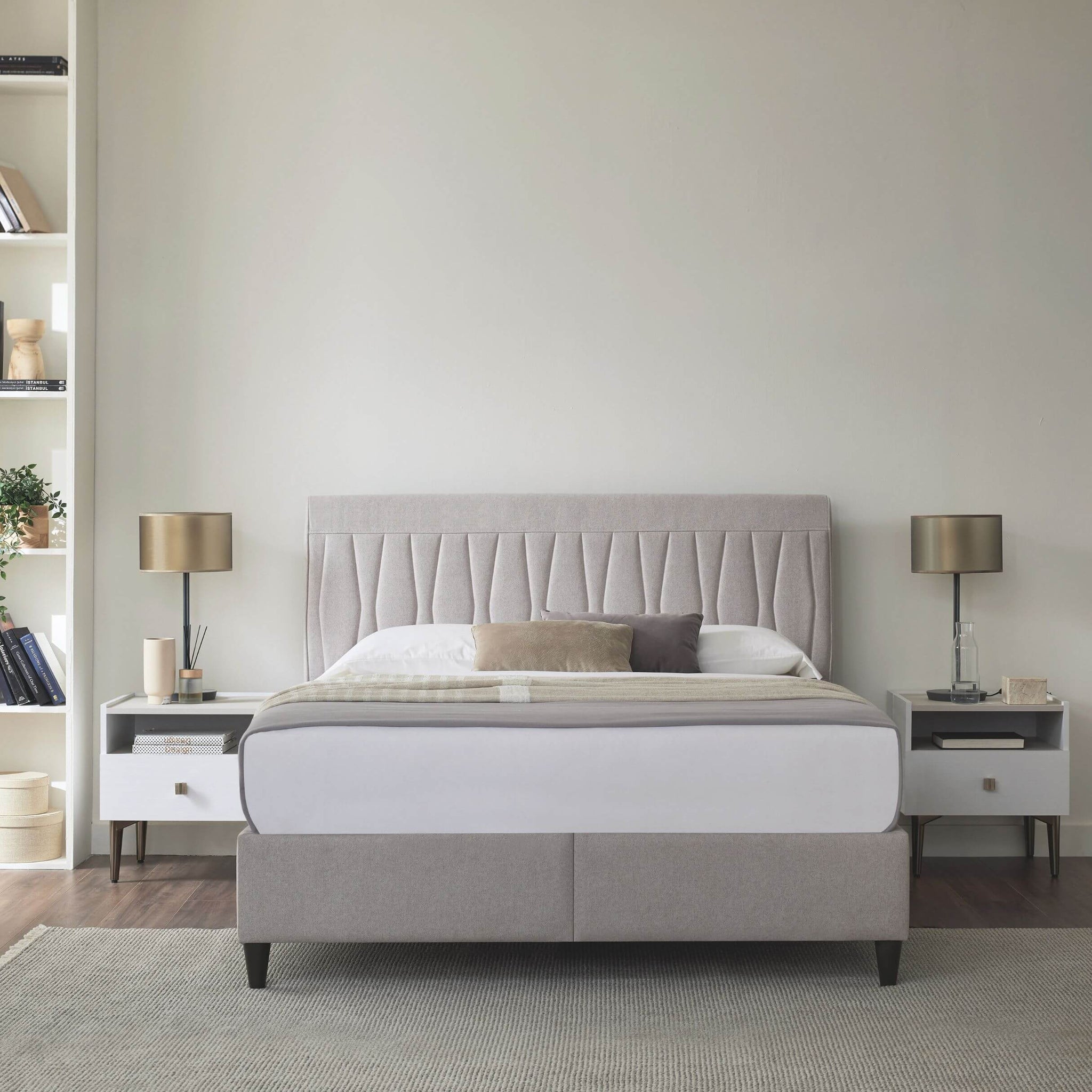 Табла на леглото Sleep Touch – вертикални детайли и мека тапицерия