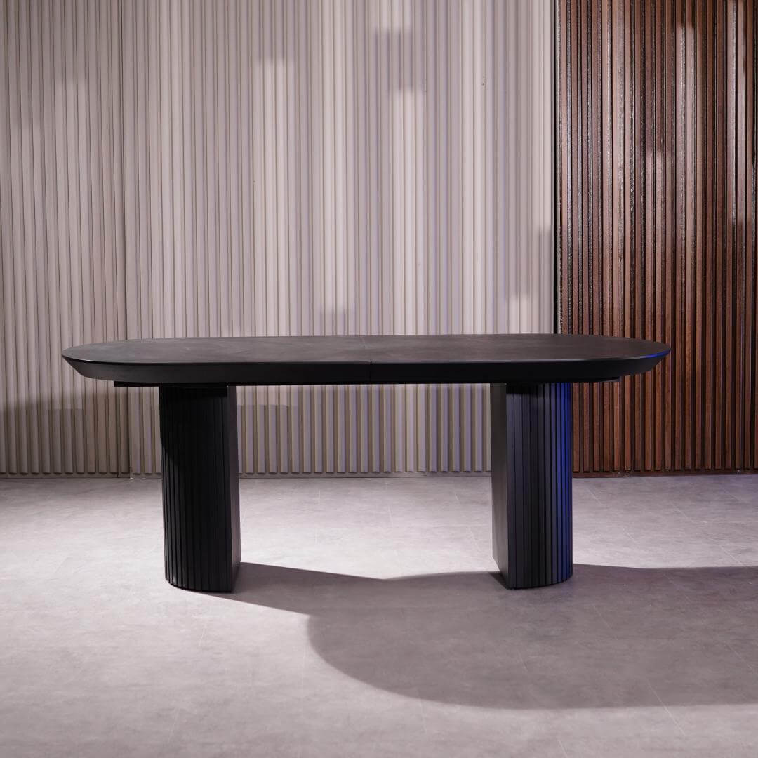 Гледка отгоре към трапезна маса Tempo, подчертаваща правоъгълната форма и широката използваема повърхност на плота.