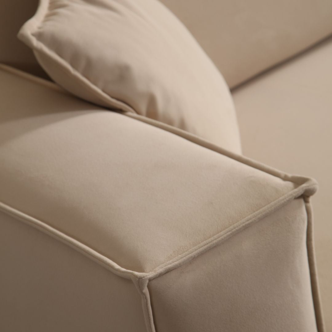 Бежов ъглов диван с електрически механизъм за сън