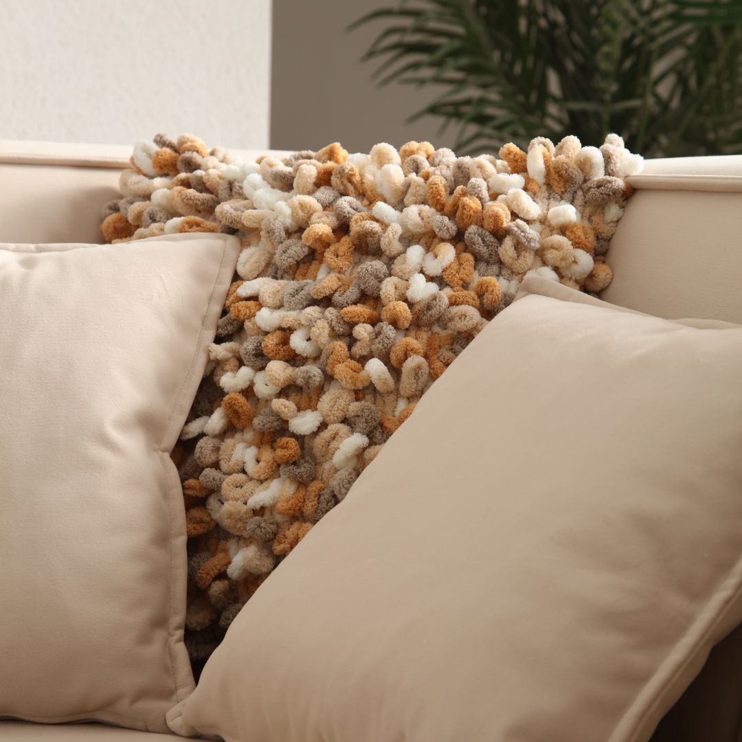 Бежов ъглов диван с електрически механизъм за сън