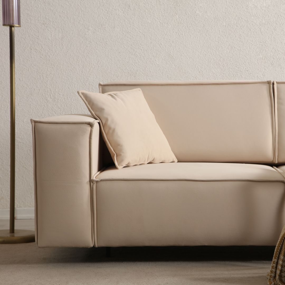 Бежов ъглов диван с електрически механизъм за сън