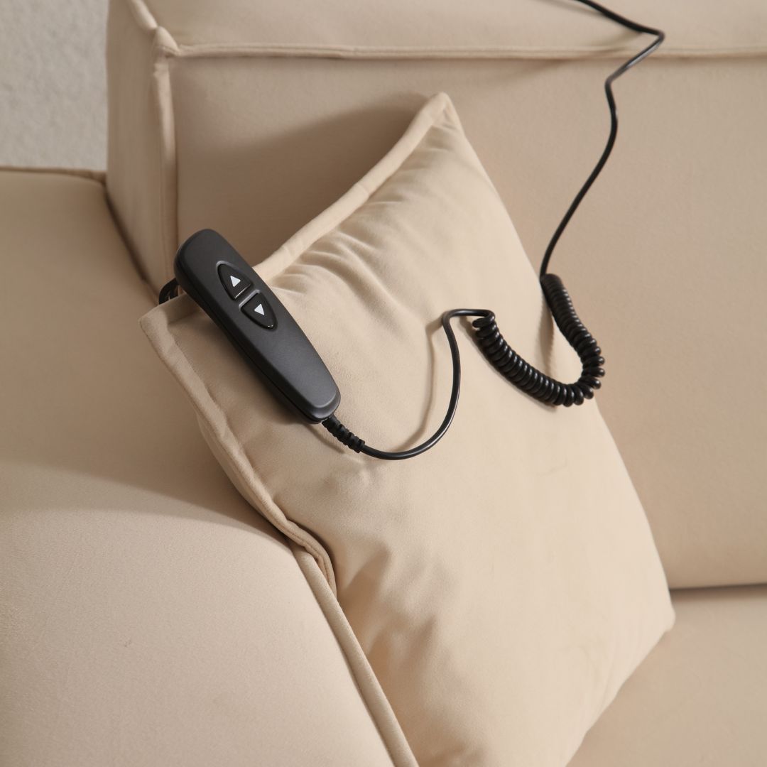 Бежов ъглов диван с електрически механизъм за сън