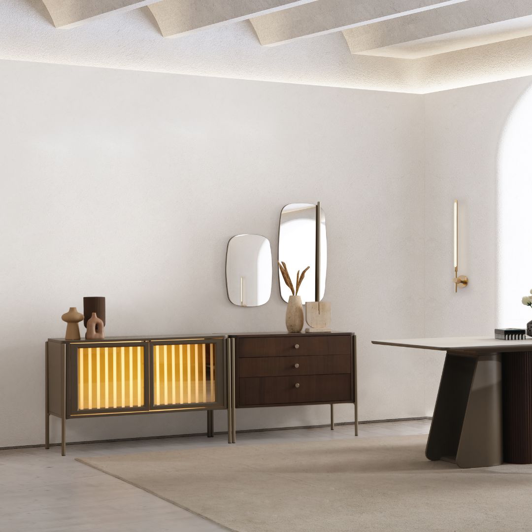 Бюфет Colt с врати и златисти ламели, съчетан с масата от същата серия в модерна трапезария.