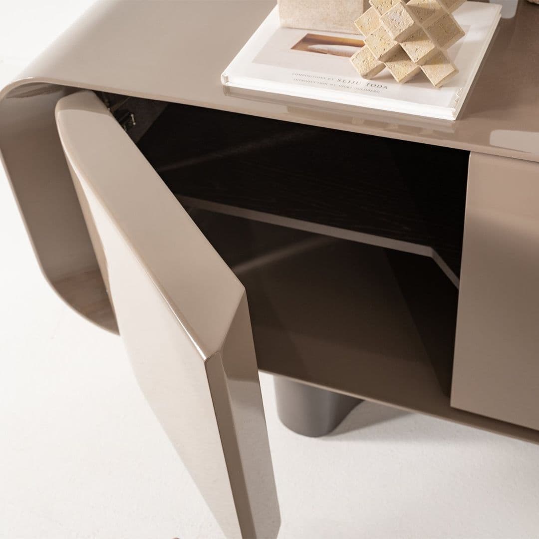 Бюфет Metropol – интериорен кадър с декорации върху плота.