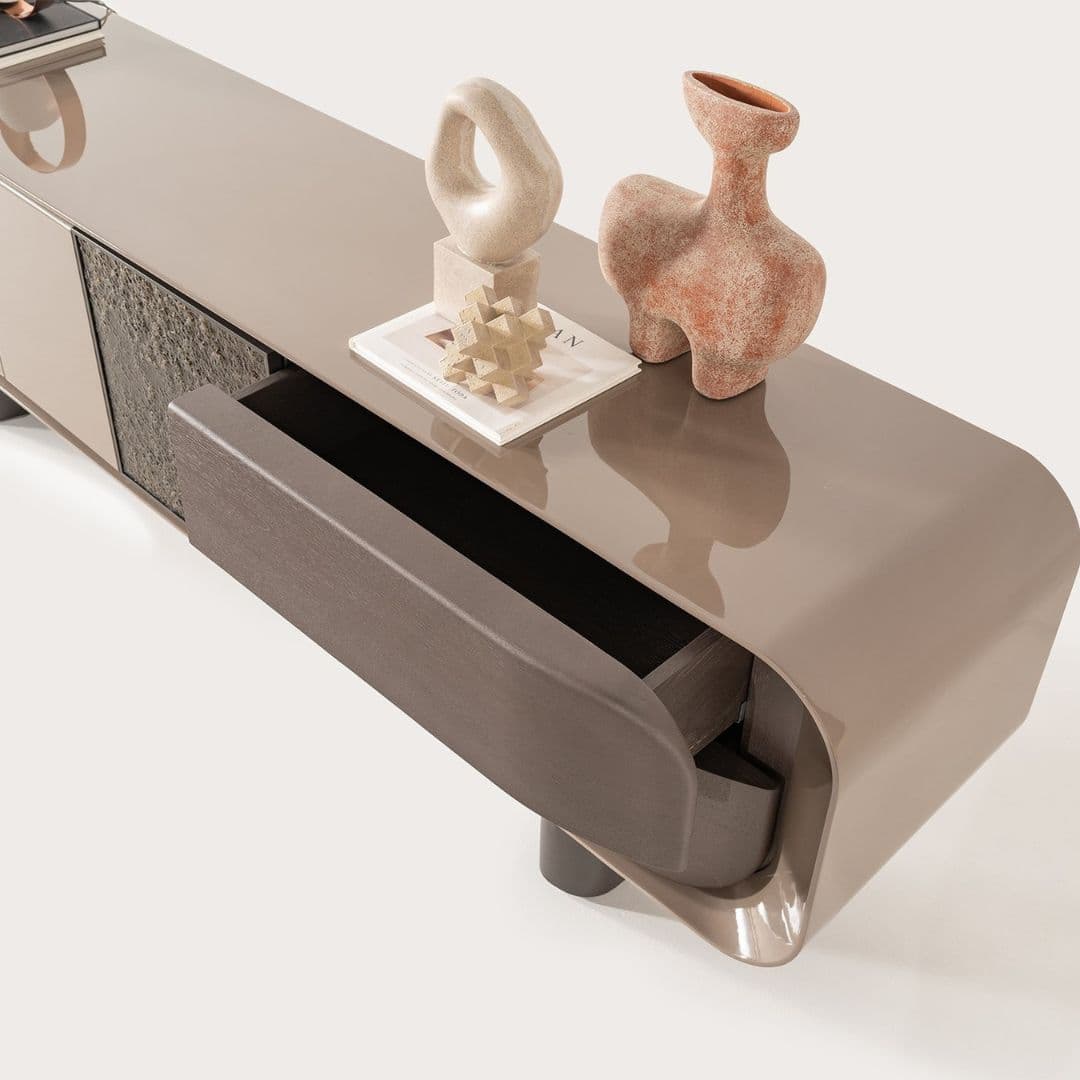 Бюфет Metropol – фронтален изглед с изчистени фасади и широк плот.