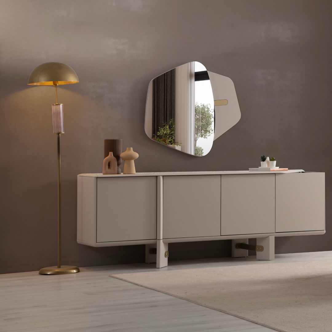 Крупен план на бежовия бюфет Glamour с огледало, показващ текстурирания плот и елегантните златисти линии.