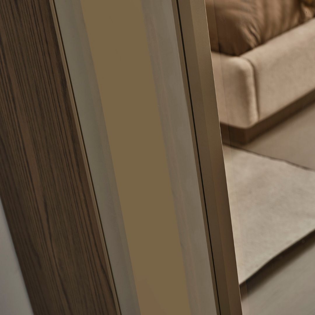 Гардероб Liva – близък план на равните фасади и финото изпълнение.