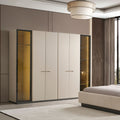Гардероб Stella – четирикрилен модел, фронтален изглед в светъл интериор.