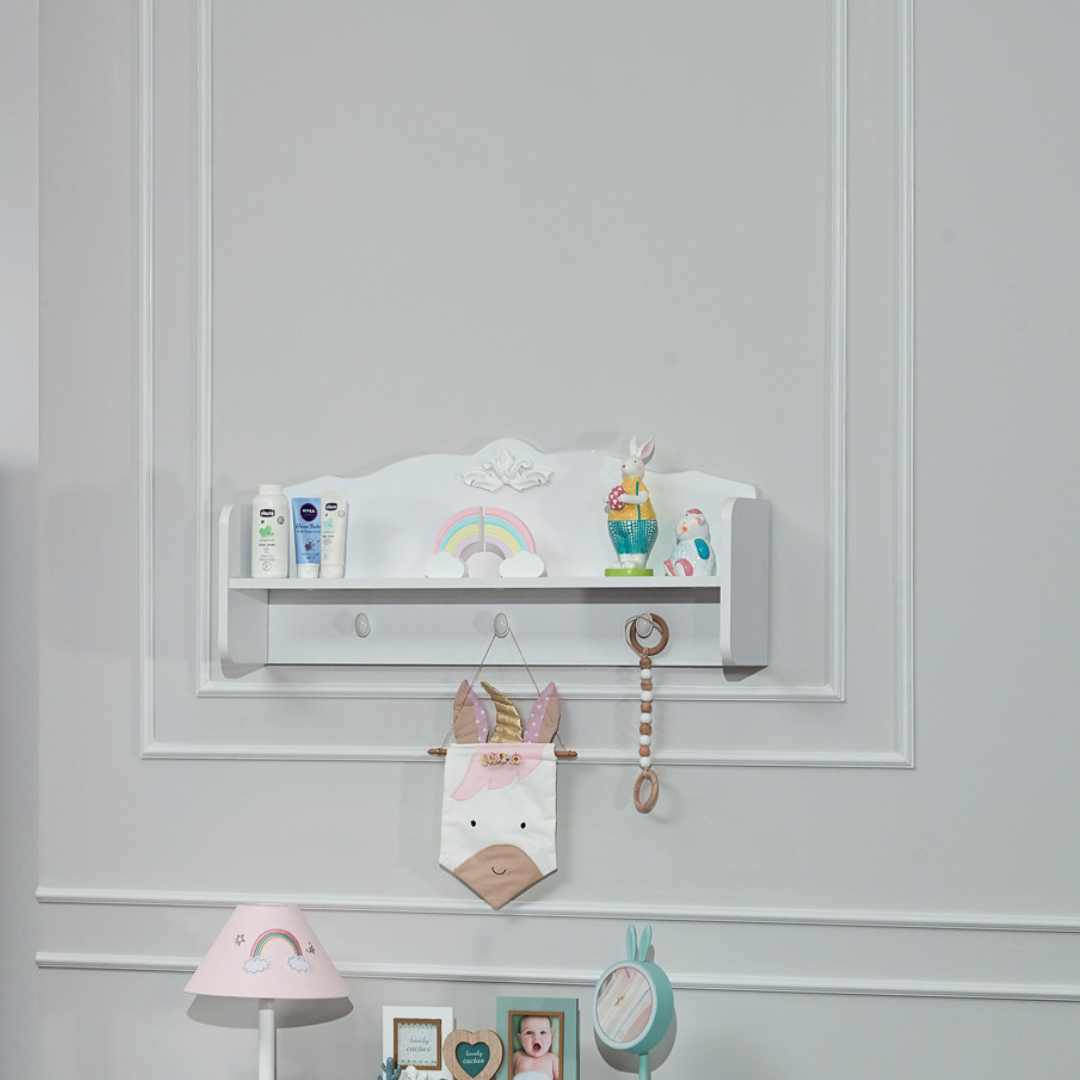 Детски рафт за стена Lora Baby – бял аксесоар над скрин