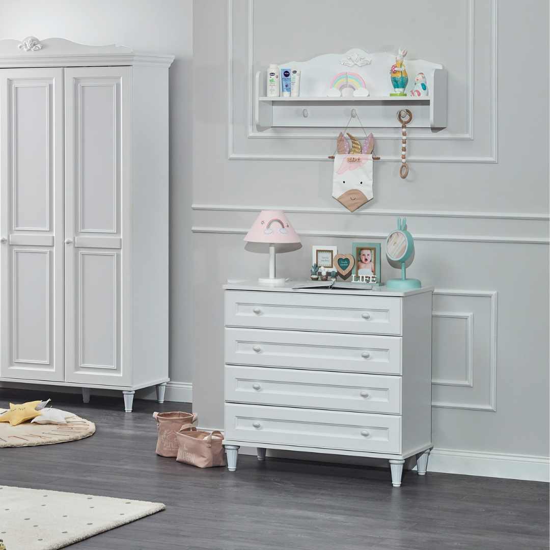 Детски рафт за стена Lora Baby – бял аксесоар над скрин