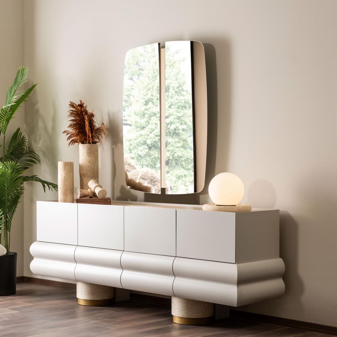 Бюфет Milas, модерен бюфет с меки извити форми и изчистен минималистичен дизайн.