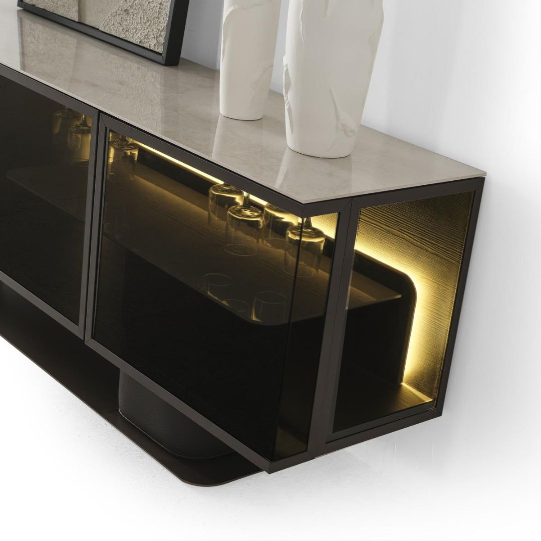 Бюфет Moon A в трапезария, използван за съхранение на сервизи и текстил за маса.