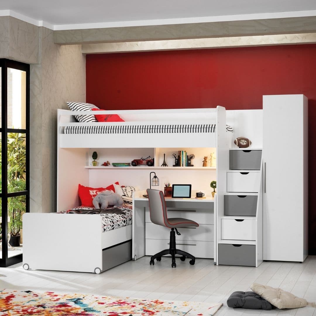 Детайл на плота на бюро Neo Grey с място за тетрадки и учебни материали. Повърхността изглежда удобна и лесна за почистване.