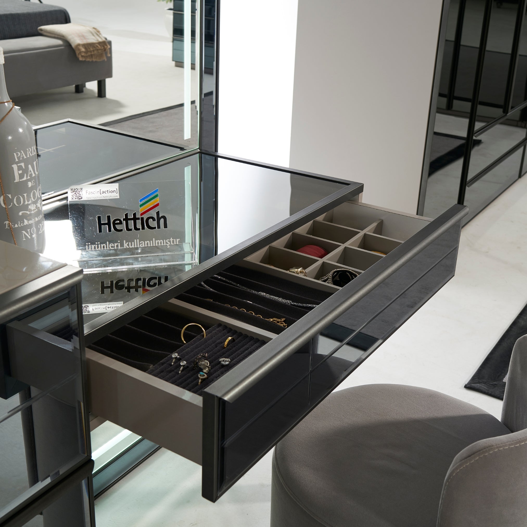 Тоалетка с огледало Oylat