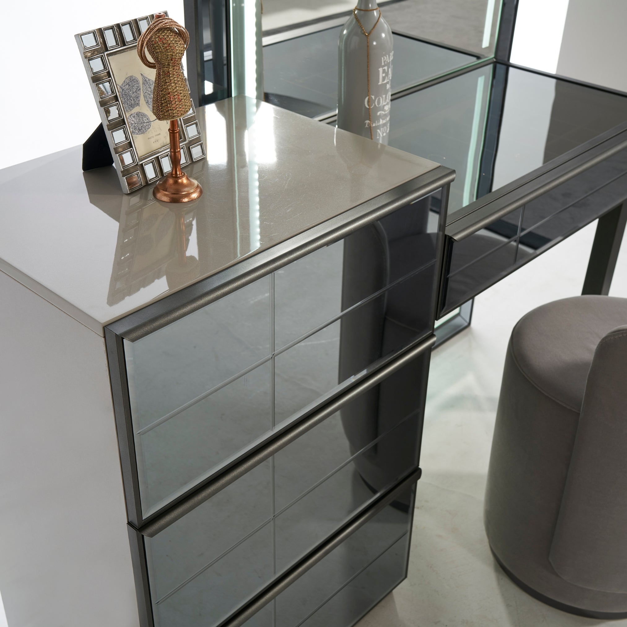 Тоалетка с огледало Oylat