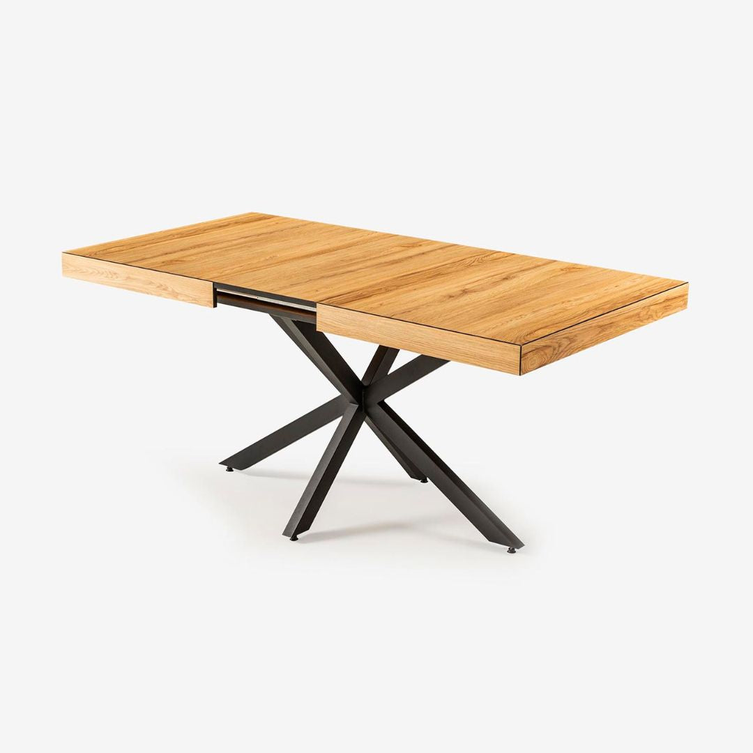 Детайлен кадър на металната конструкция на трапезна маса Shot, акцентиращ върху стабилността и леко индустриалното излъчване.