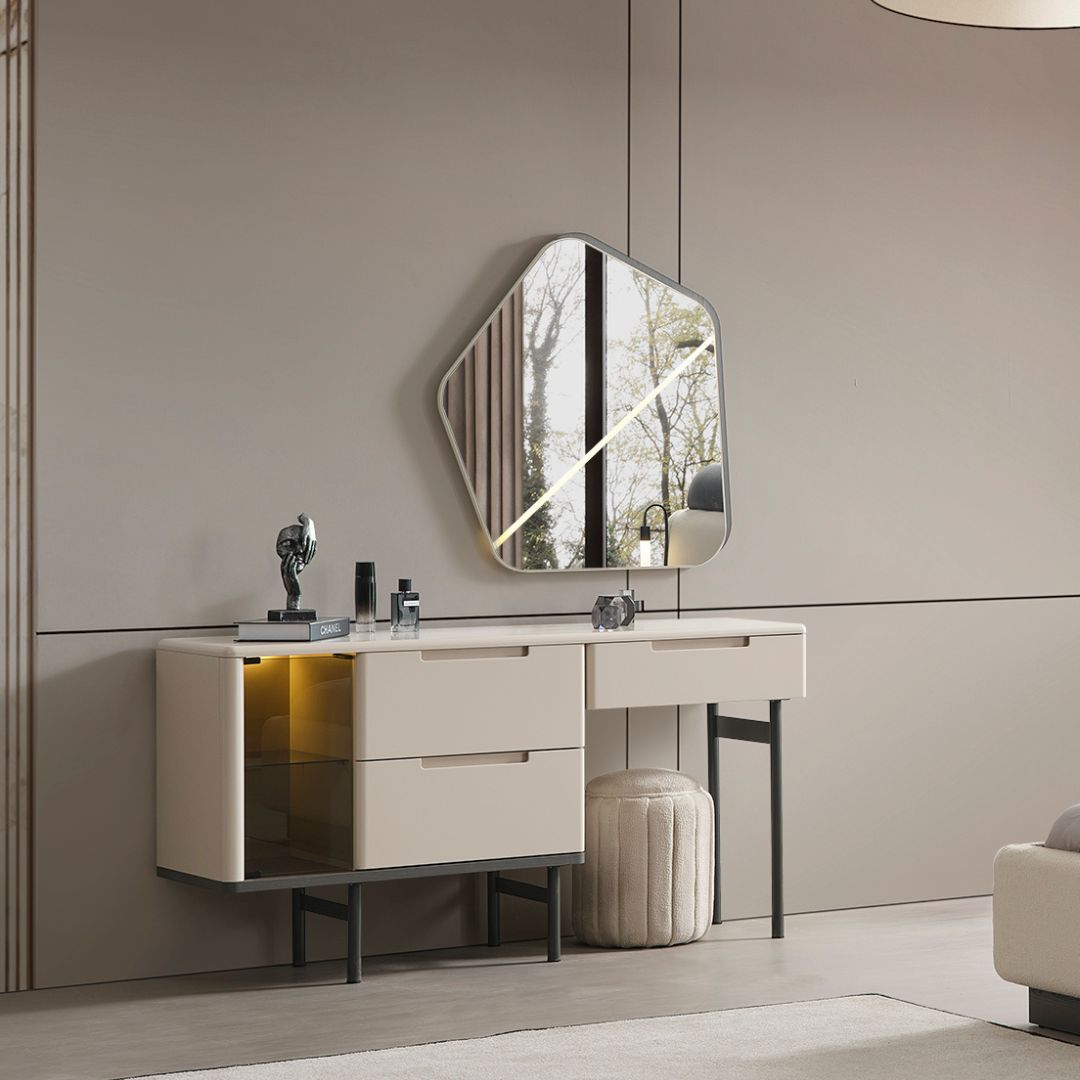 Тоалетка с огледало Stella – фронтален изглед в светъл интериор.