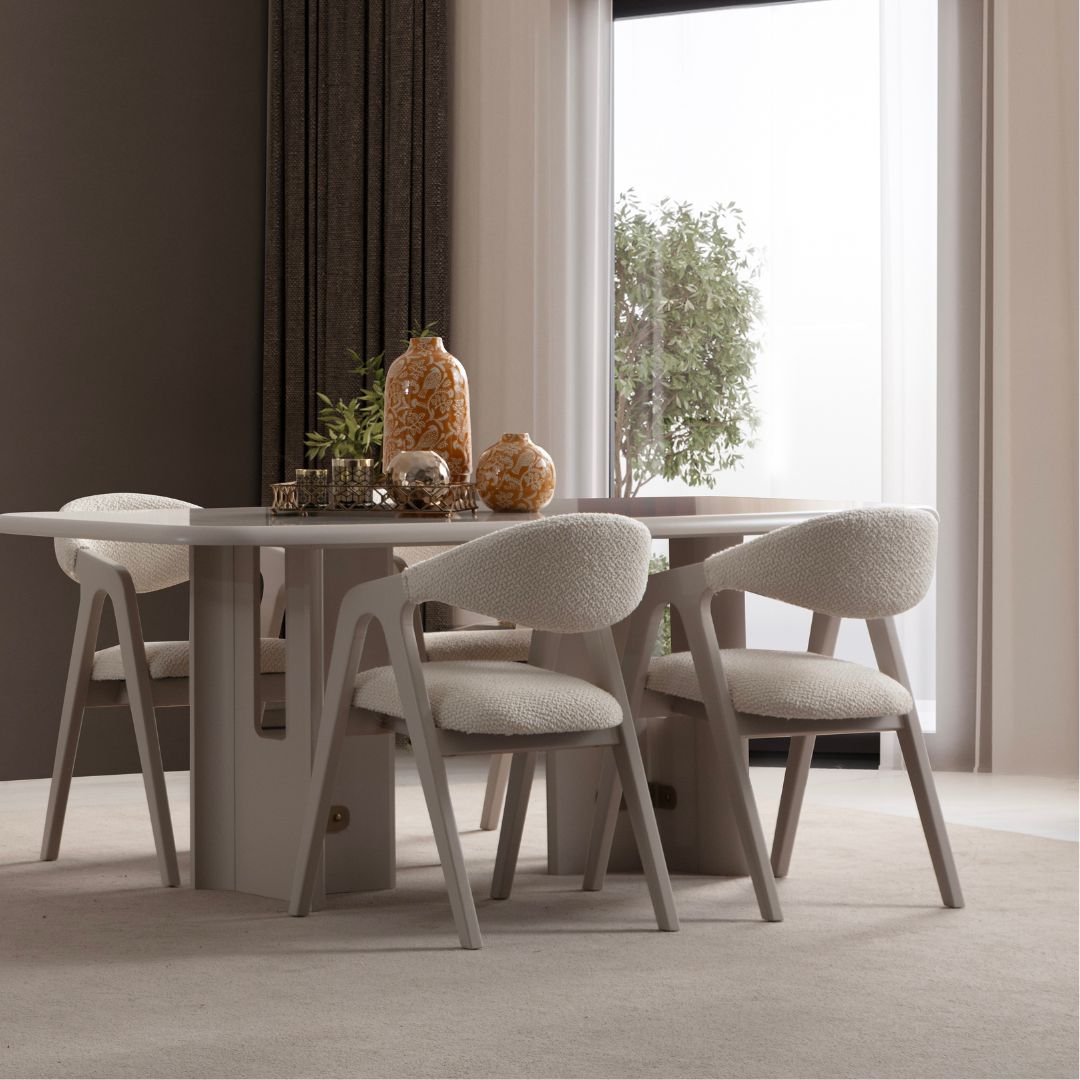 Трапезна маса Glamour в елегантна трапезария с тъмни ламели по стената, зелено растение и декорация върху плота.