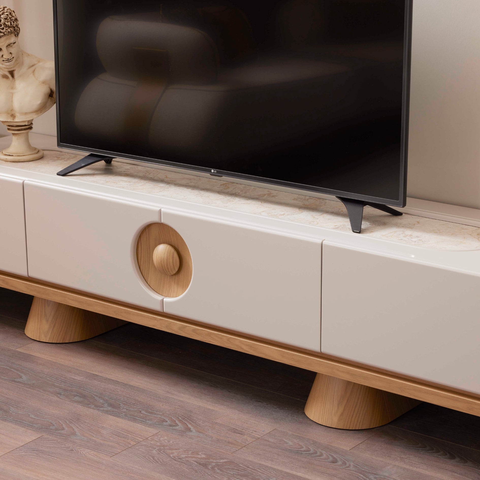 ТВ секция Roma