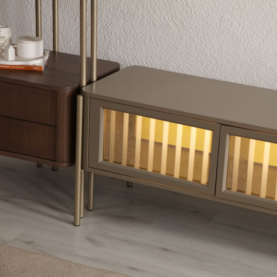 Библиотека Colt – висок модул с няколко рафта и долно чекмедже за съхранение.