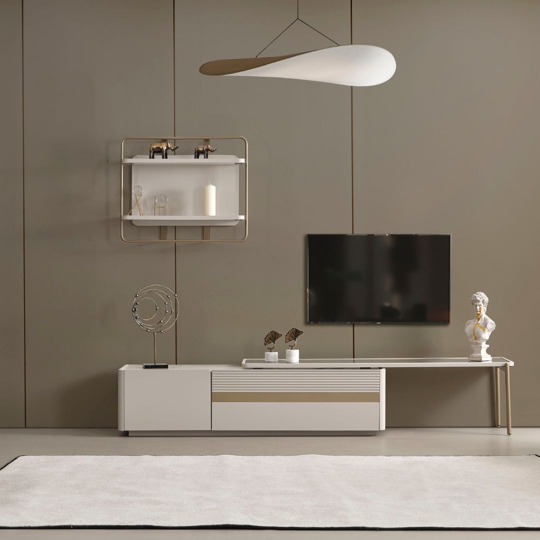 ТВ секция Vega – фронтален изглед с долен модул, релефен фронт и дълъг горен елемент. Композицията стои изчистено и елегантно в дневната.